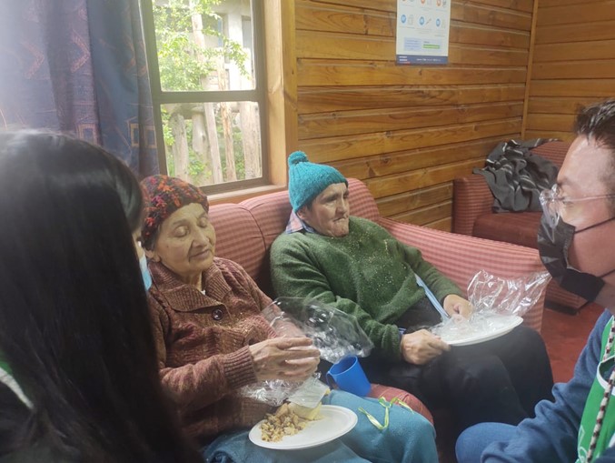 Ayuda Urbana entrega abrigo, compañía y apoyo a ancianos y familias necesitadas de Ñuble